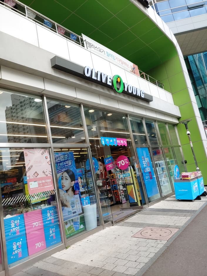 Olive Young - Hoeryong Station Branch [Tax Refund Shop](올리브영 회룡역점)