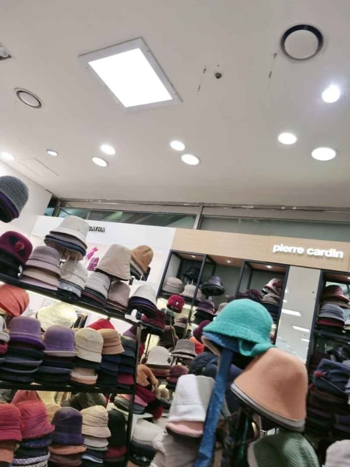 Pierre Cardin Hat - Newcore Outlets - Pyeongchon Branch [Tax Refund Shop](피에르가르뎅모자 뉴코아아울렛 평촌점)