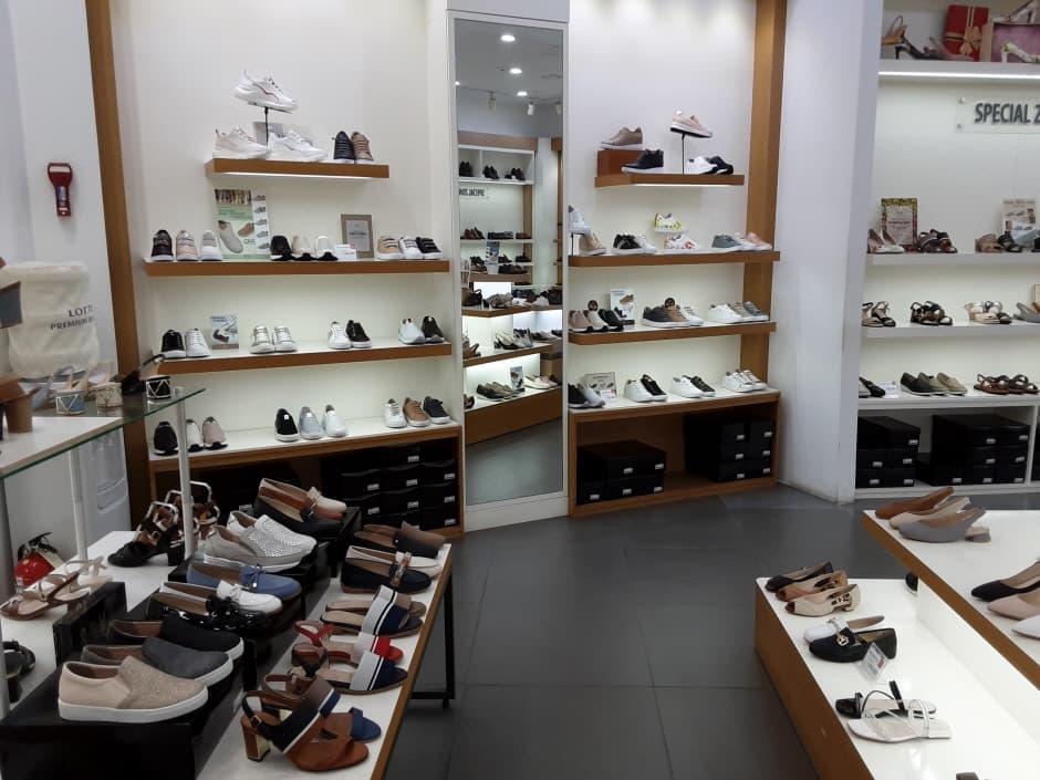 Daks Shoes - Lotte Premium Outlets Gimhae Branch [Tax Refund Shop](닥스구두 롯데프리미엄아울렛 김해점)