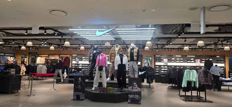 Nike - Lotte Department Store Dongnae Branch [Tax Refund Shop](나이키 롯데백화점 동래점)