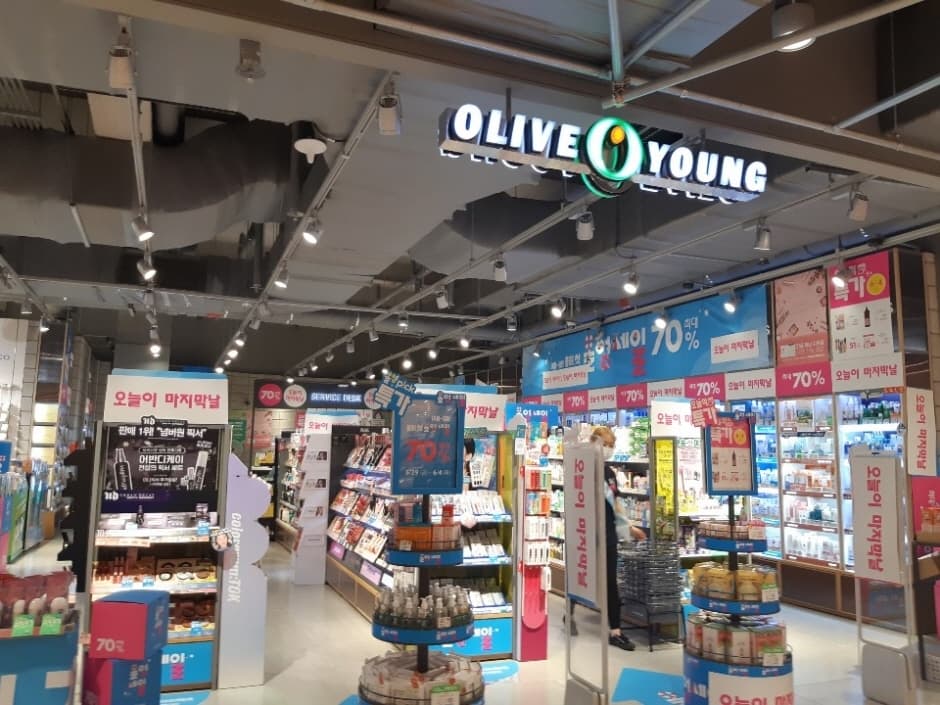 Olive Young - AK PLAZA AK TOWN Store Branch [Tax Refund Shop](올리브영 수원AK역사점)