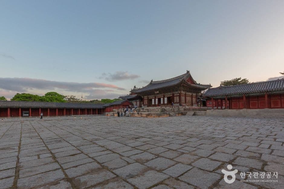 Changgyeonggung Palace (창경궁)