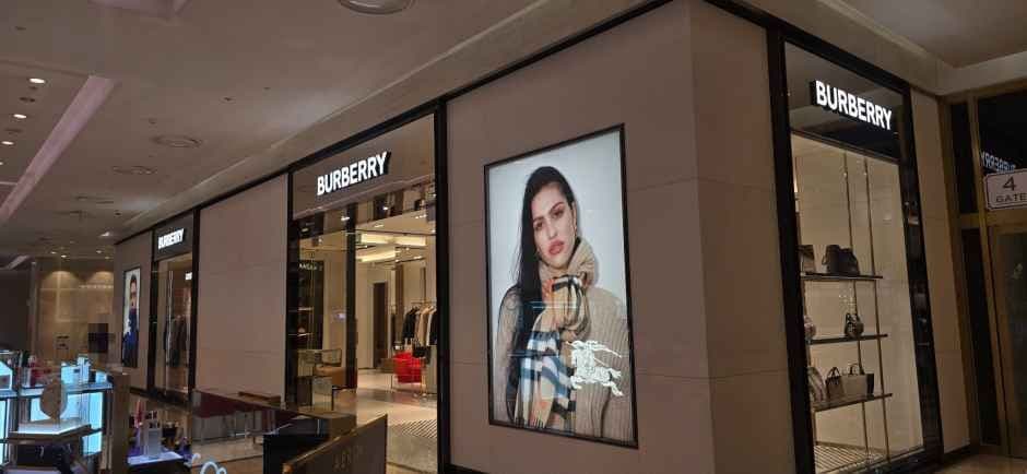 Burberry - Lotte Department Young Plaza Changwon Branch [Tax Refund Shop](버버리 롯데백화점영플라자 창원점)