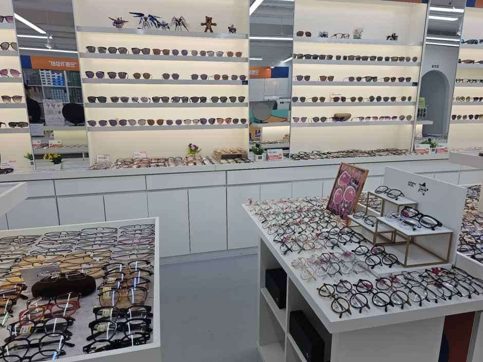 Top50 Glasses Ujangsan Station Branch [Tax Refund Shop](으뜸50안경 우장산역점)