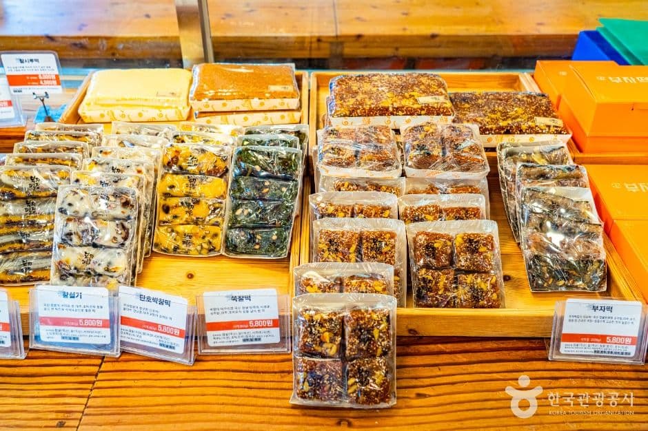 Gongju Sanseong Market (공주산성시장)