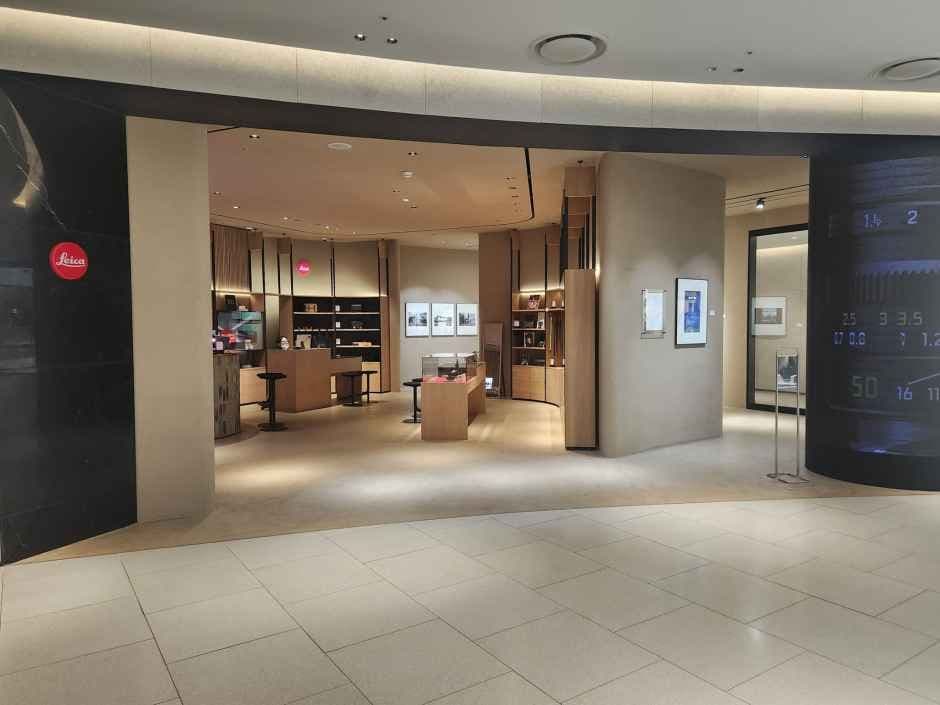 Leica Store The Hyundai Seoul Branch [Tax Refund Shop](라이카 스토어 현대백화점 더현대 서울)