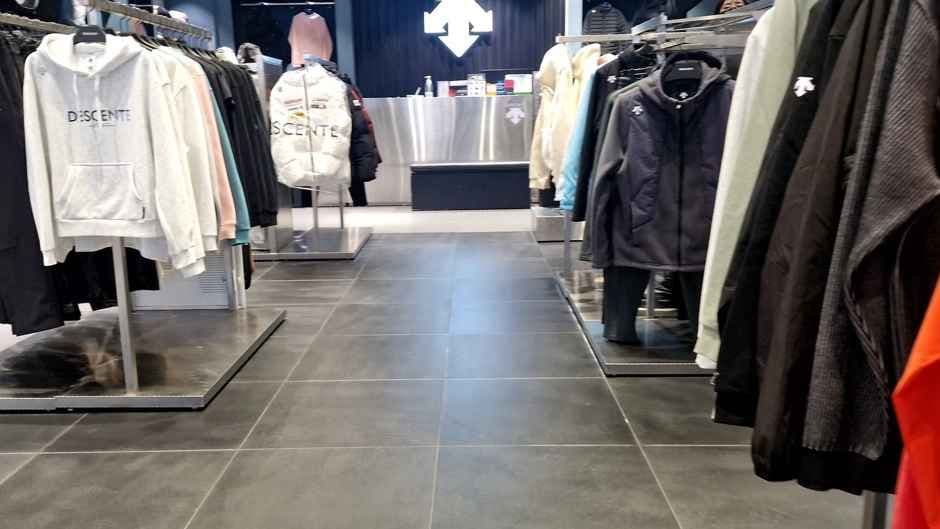 DESCENTE Ansan Sihwa Branch [Tax Refund Shop](데상트 안산시화점)