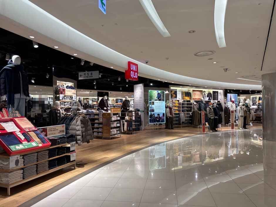 Uniqlo - Lotte Department Store Gwangbok Branch [Tax Refund Shop](유니클로 롯데백화점 광복점)