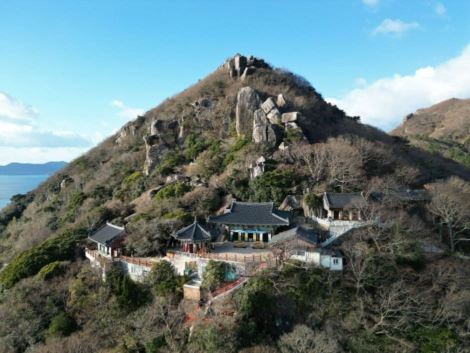 Yeosu Hyangiram Hermitage (향일암(여수))