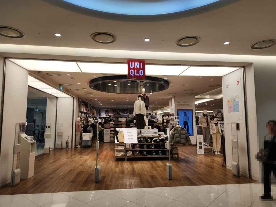 Uniqlo - TIMES SQUARE Branch [Tax Refund Shop](유니클로 타임스퀘어점)