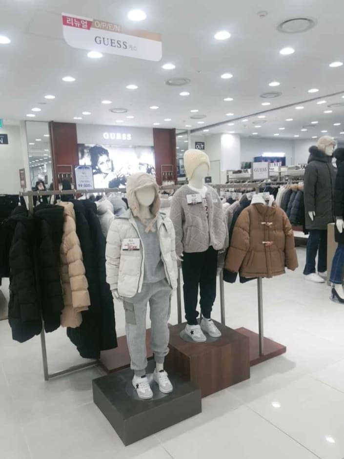 Guess - MODA Outlet Incheon Branch [Tax Refund Shop]  (게스 모다아울렛 인천점)(게스 모다 아울렛 인천점)