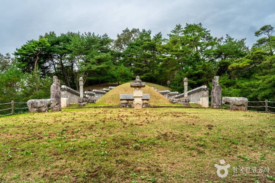 Yeongwol Jangneung Royal Tomb [UNESCO World Heritage] (영월 장릉(단종) [유네스코 세계유산])