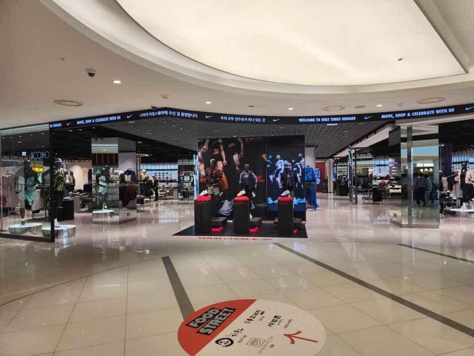 Nike - TIMES SQUARE Branch [Tax Refund Shop](나이키 타임스퀘어점)