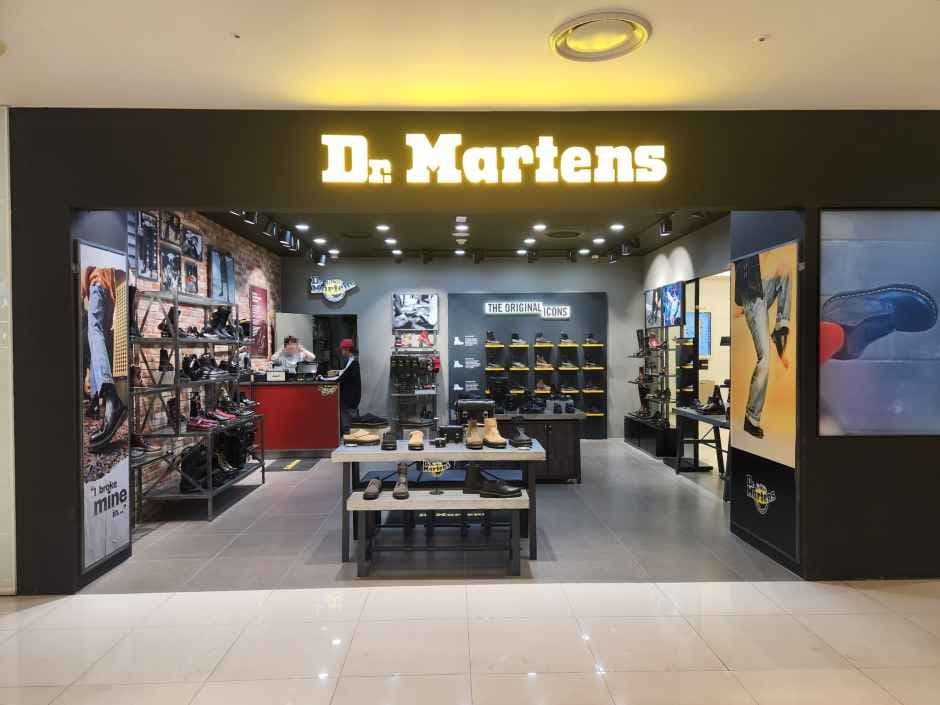 Dr. Martens - TIMES SQUARE Branch [Tax Refund Shop](닥터마틴 타임스퀘어점)