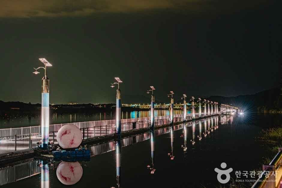 Chungju Tangeumho Rainbow Road (충주 탄금호 무지개길)
