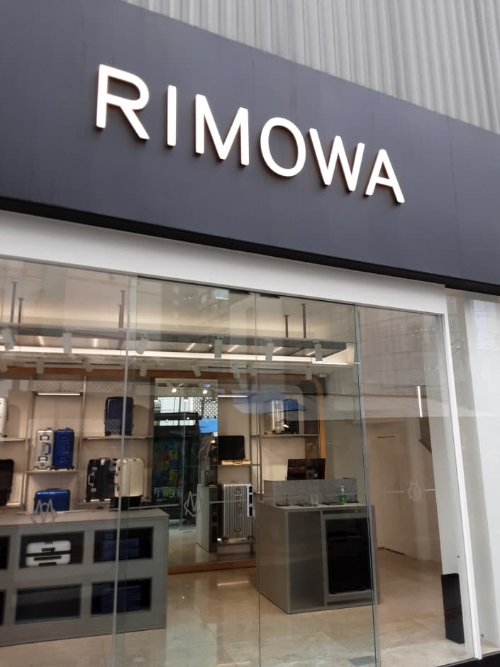 Rimowa - Myeong-dong Branch [Tax Refund Shop](리모와 명동점)