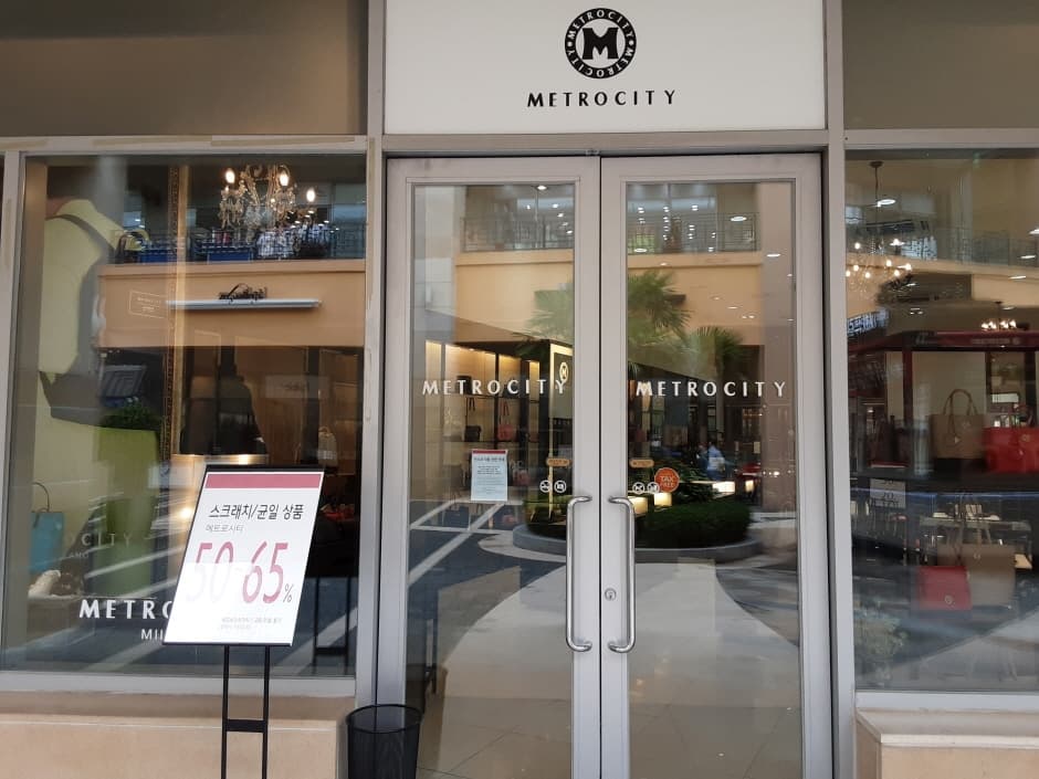 Metrocity - Lotte Premium Outlets Gimhae Branch [Tax Refund Shop](메트로시티 롯데프리미엄아울렛 김해점)