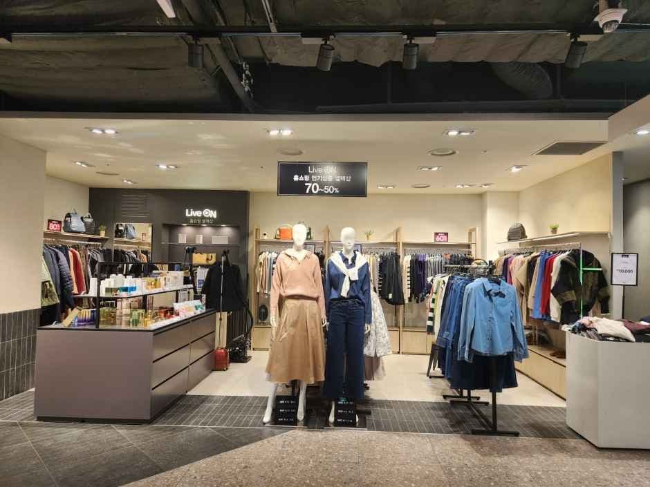 Live On - NC Singuro Branch [Tax Refund Shop](라이브온 NC 신구로점)