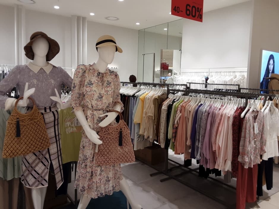 It Michaa - Hyundai Outlets Daegu Branch [Tax Refund Shop](잇미샤 현대아울렛 대구점)