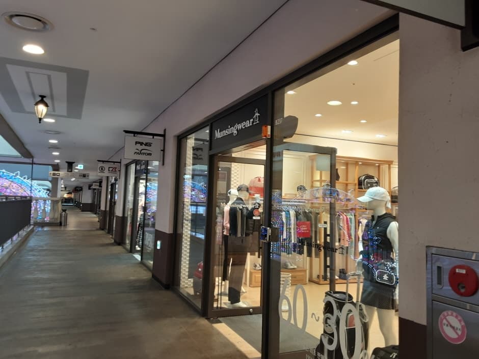 Munsingwear - Lotte Premium Outlets Dongbusan Branch [Tax Refund Shop](먼싱웨어 롯데프리미엄아울렛 동부산점)