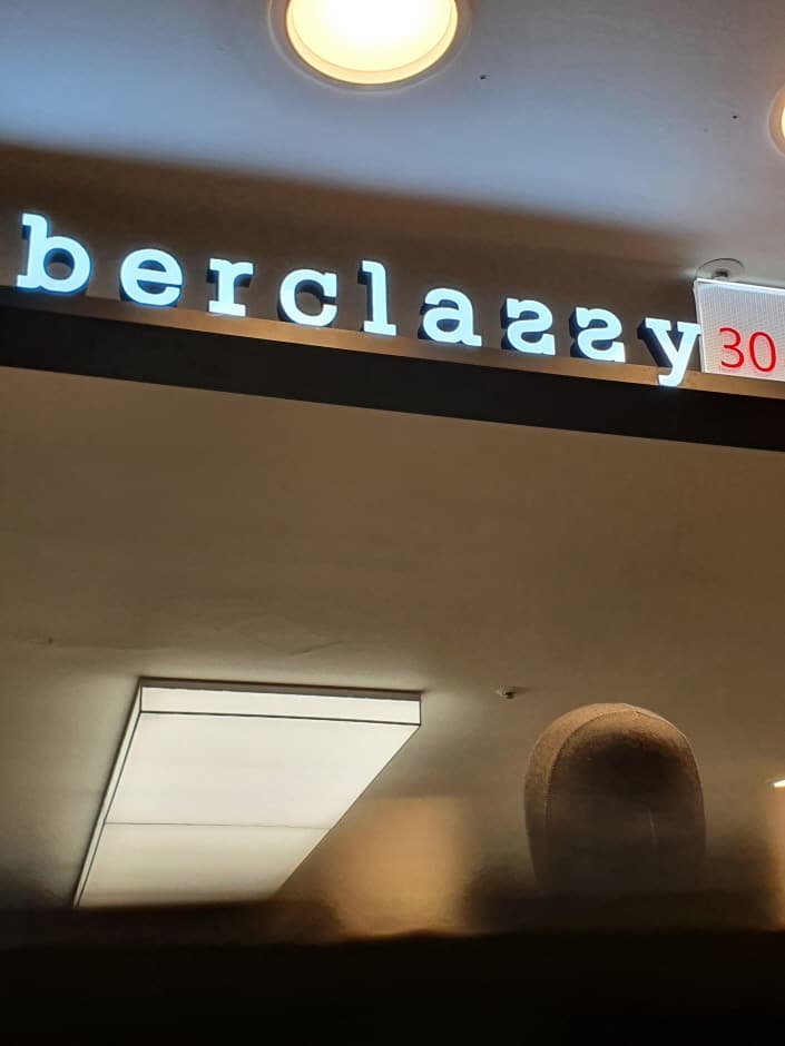 Liberclassy - Hyundai Outlets Gasan Branch [Tax Refund Shop](리버클래시 현대아울렛 가산점)