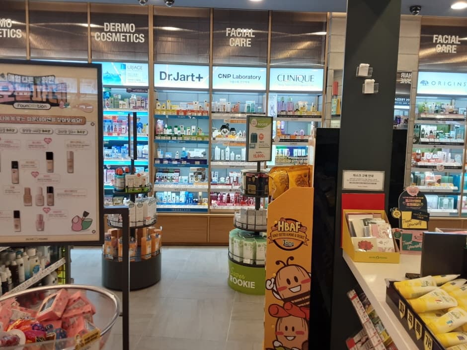 Olive Young - Busan Dongnae Branch [Tax Refund Shop](올리브영 부산동래점)