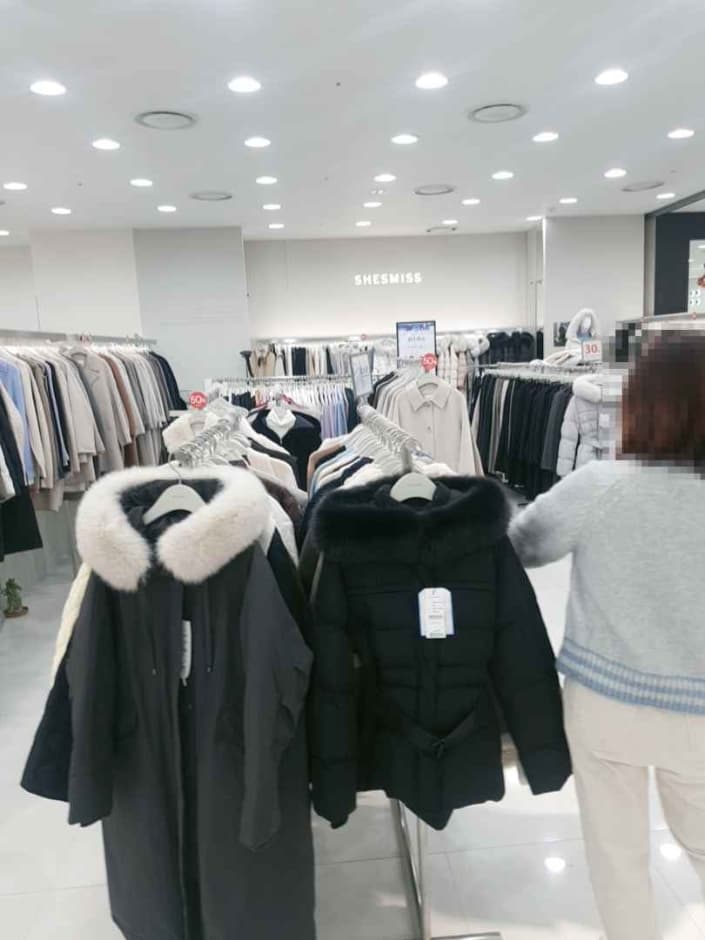 Shesmiss - MODA Outlet Incheon Branch [Tax Refund Shop]  (쉬즈미스 모다아울렛 인천점)(쉬즈미스 모다아울렛 인천점)