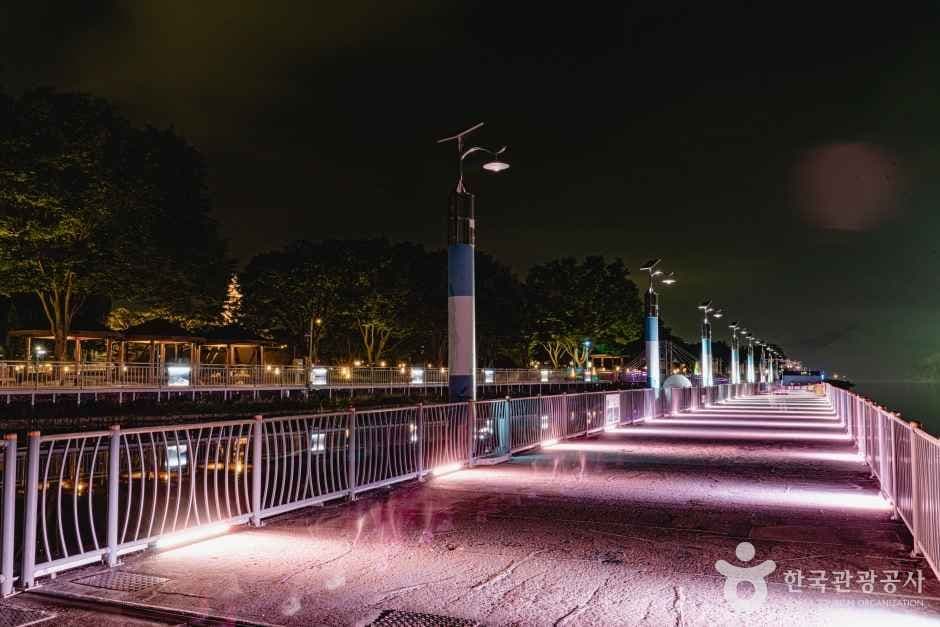 Chungju Tangeumho Rainbow Road (충주 탄금호 무지개길)