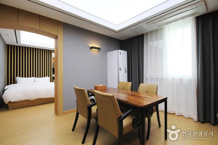 Duzon Hotel (더존호텔)