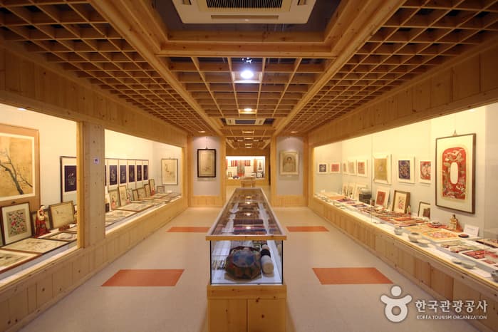 Museum of Oriental Embroidery (동양자수박물관)