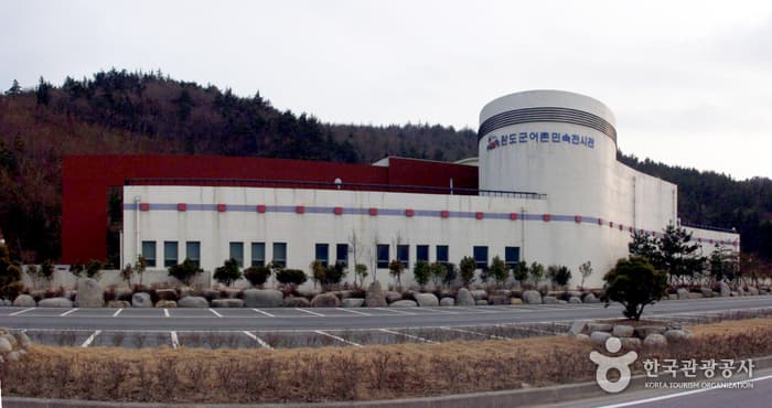 Wando Fishery and Folklore Museum (완도어촌민속전시관)