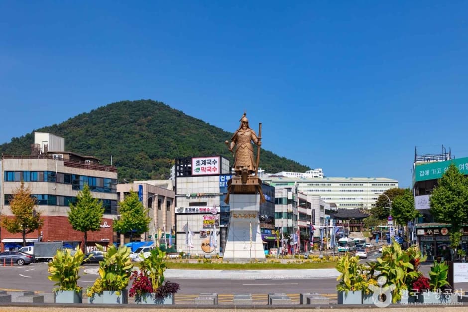 Yi Sunsin Square (이순신광장)