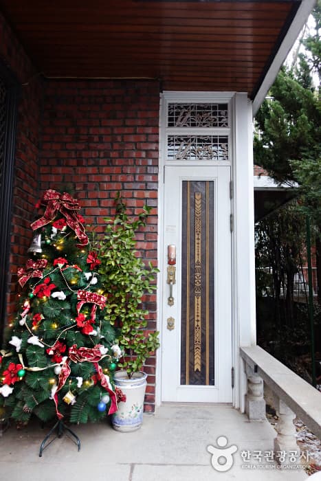 The House of Yehbon (예본의 집)