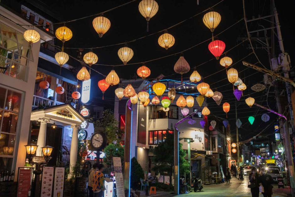 Itaewon Shopping Street (이태원 쇼핑거리)