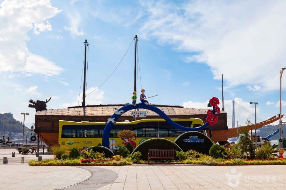 Yi Sunsin Square (이순신광장)