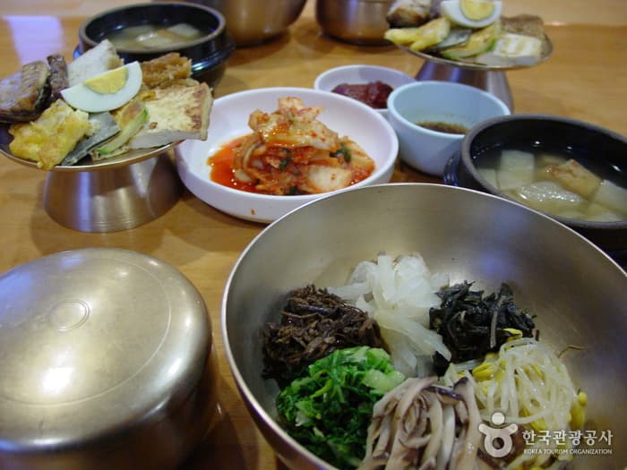Heotjesabap Kkachi Gunmeongjip (헛제사밥까치구멍집 )