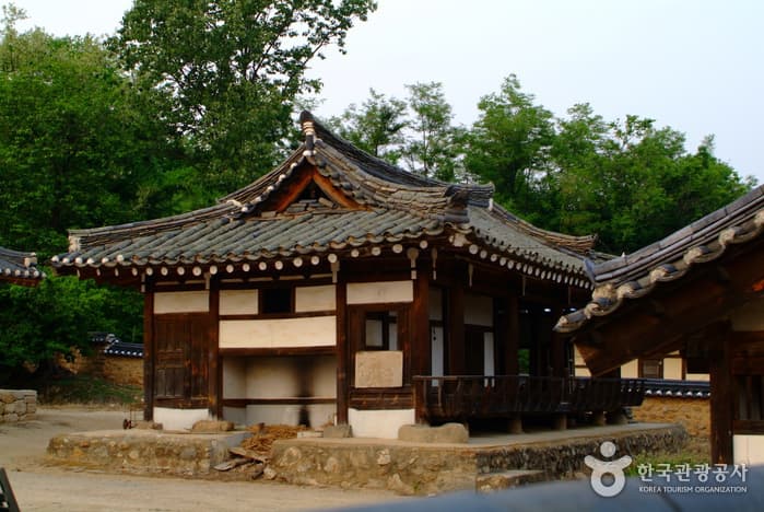 Head House of Pansagongpa Branch of Pyeongsan Sin Clan (청송 평산신씨 판사공파 종택과 분가 고택)