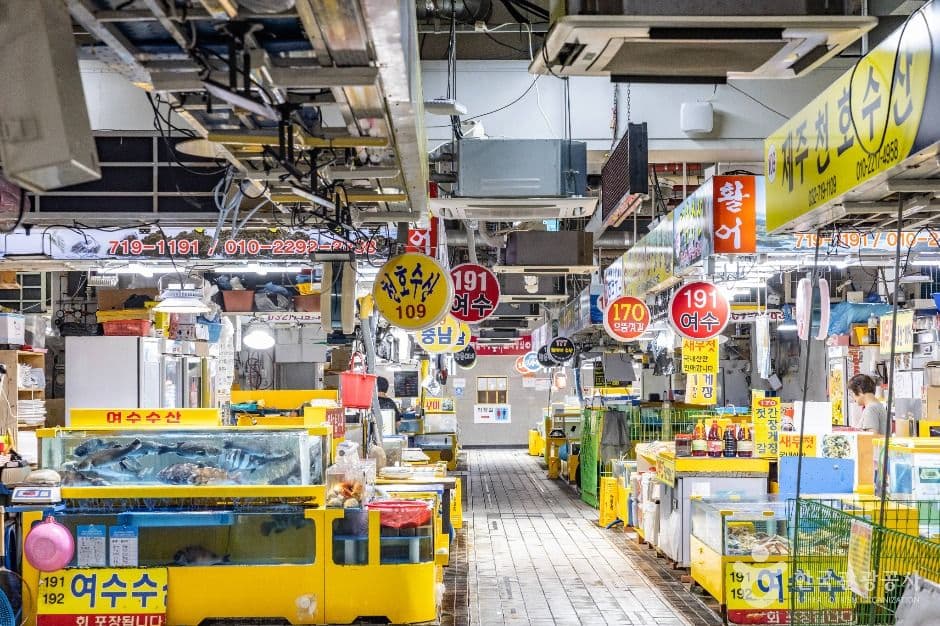 Sorae Fish Market (소래포구 종합어시장)