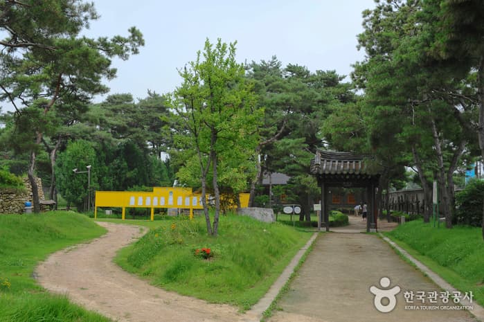 Gusan Martyrs' Shrine (구산성지)