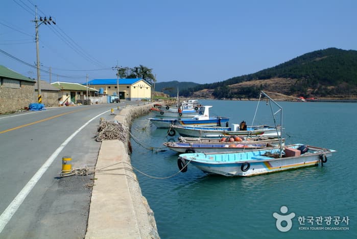 Sinheung Beach (신흥해수욕장)