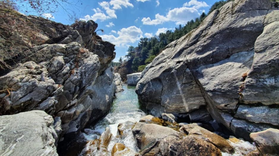 Yongchugyegok Valley (용추계곡)