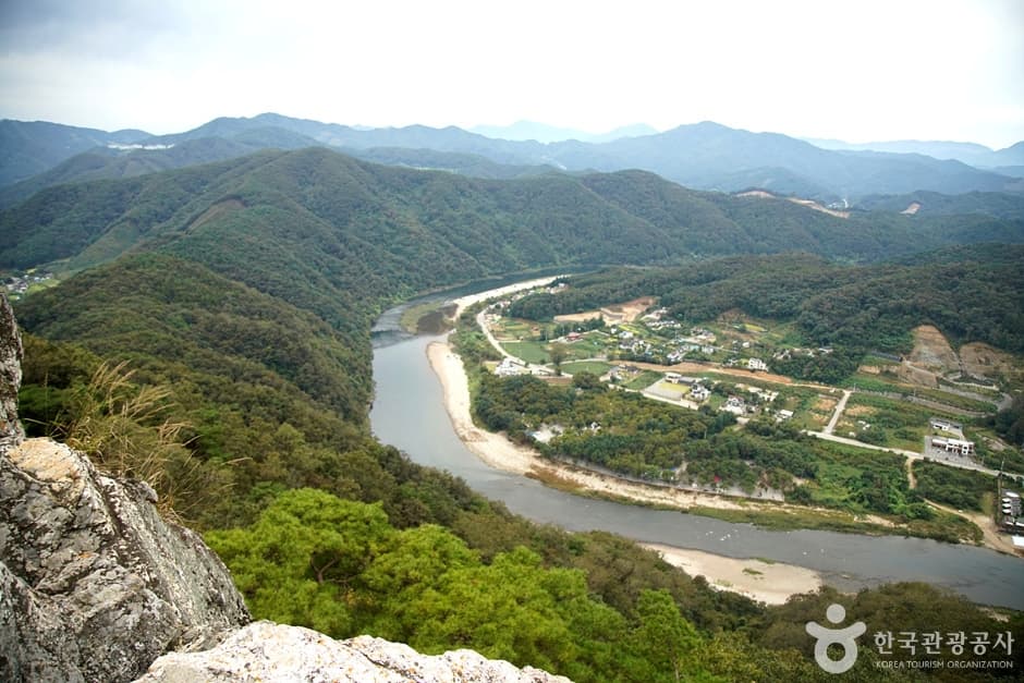 Hongcheon Palbongsan Mountain (팔봉산(홍천))