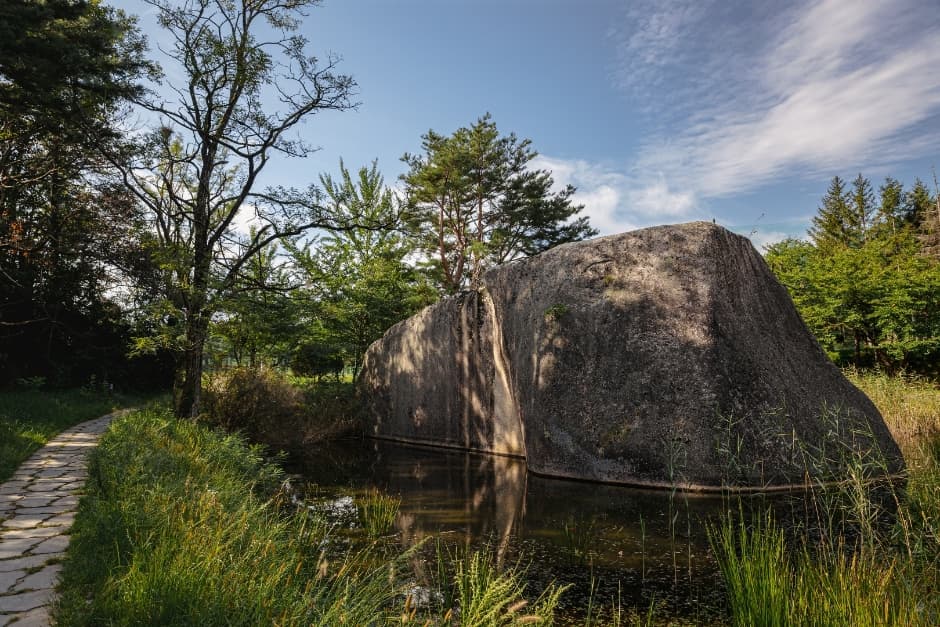 Yeongnangho Lake Beombawi Rock (범바위)