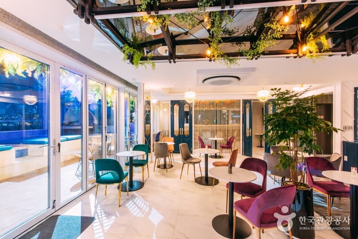 Hound Hotel Busan Station (하운드호텔 부산역점)