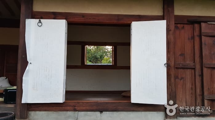 Oryuheon House (오류헌)