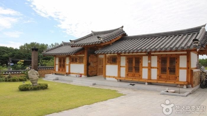Pungsongjae (풍송재)