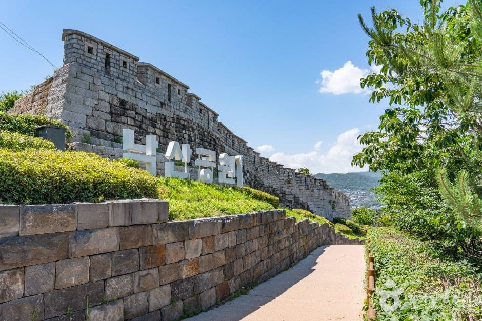 Naksan Park (낙산공원)
