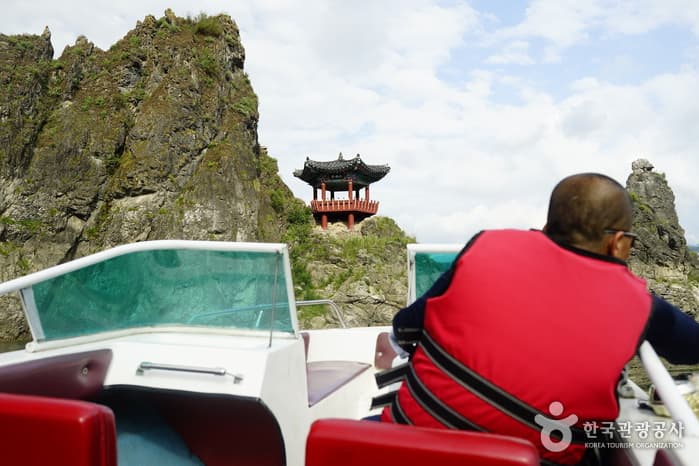 Dodamsambong Motorboat (도담삼봉 모터보트)