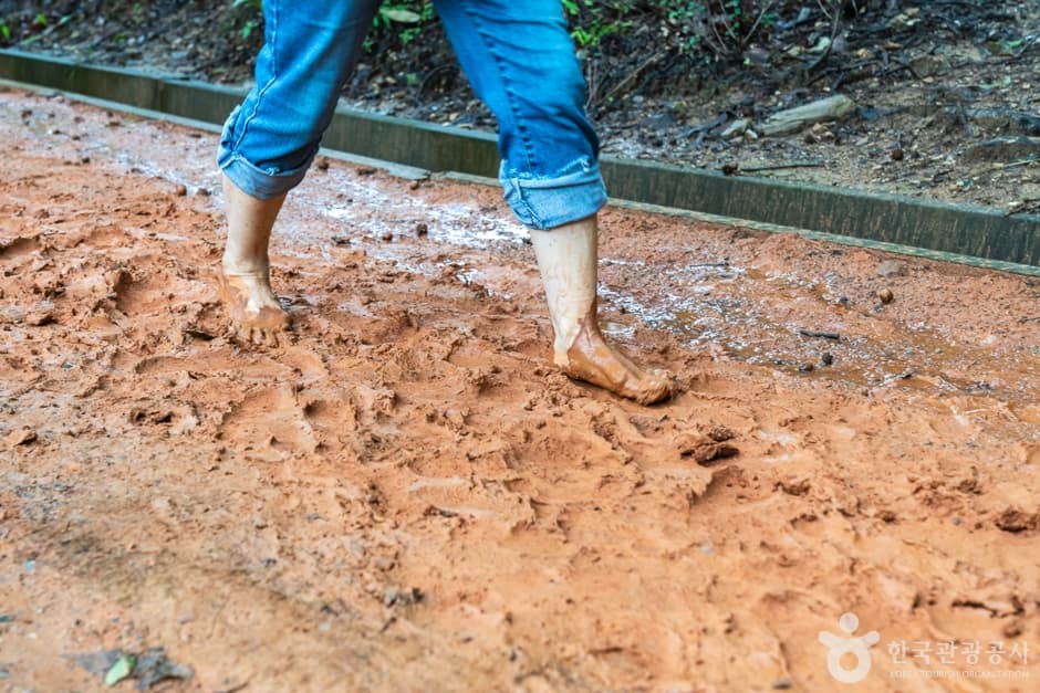 Eco Healing Red Clay Trail (에코힐링 황톳길)