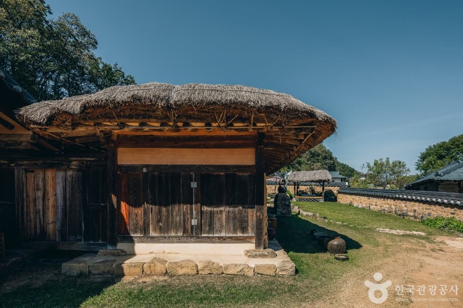 House of Changsil (창실고택)
